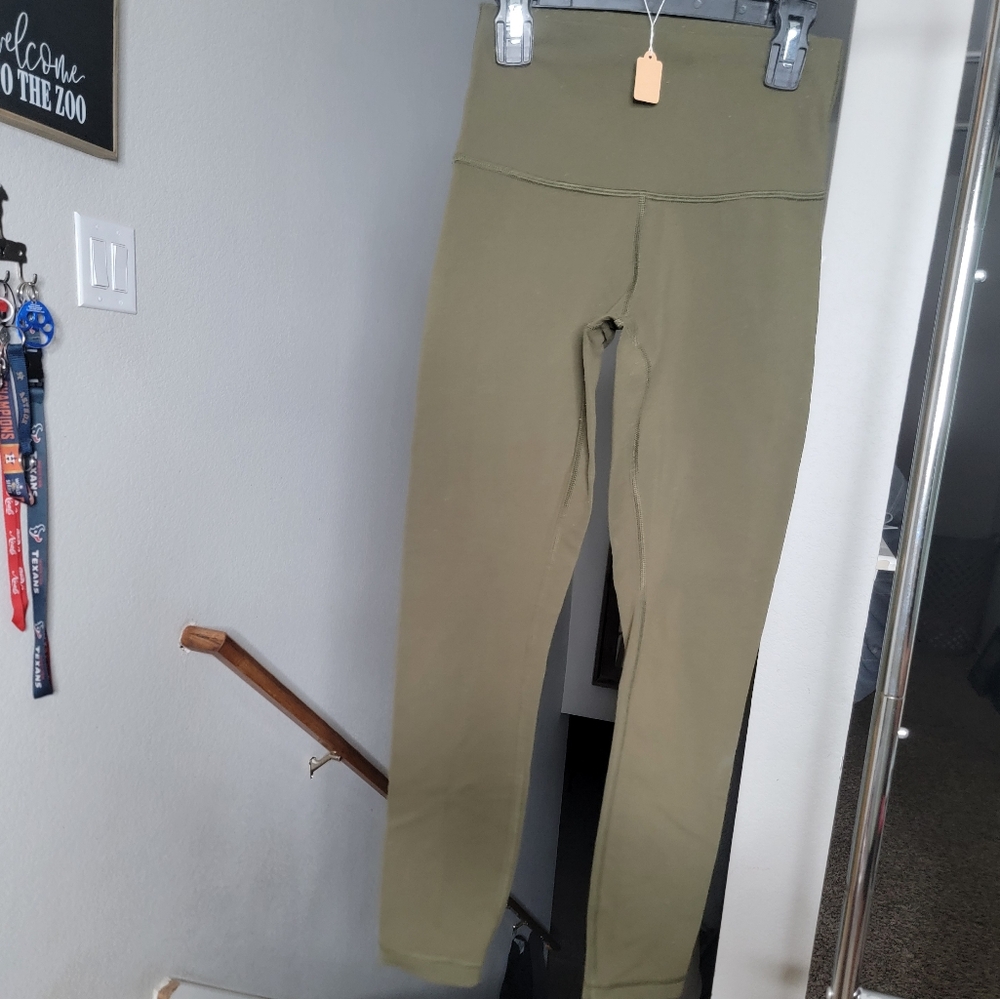 🍋 Lululemon Leggings Olive Green Size 4 (inseam 27") *FLAWED*
